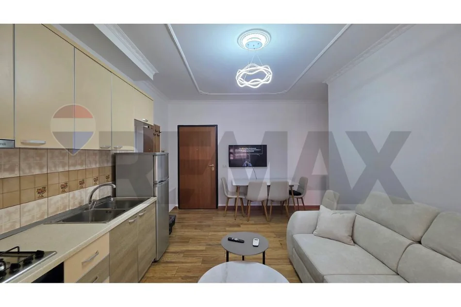 Vlore, jepet me qera apartament 1+1 Kati 2, 60 m² 350 € (Rruga Pelivan Leskaj, Vlorë)