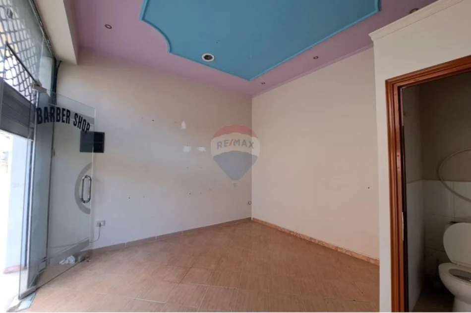 Vlore, shitet dyqan Kati 0, 18 m² 36.000 € (Rruga Ali Demi, Vlorë)