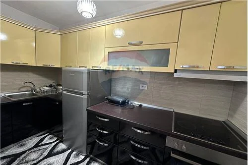 Tirane, 1+1, Kati 5, 60 m2 430 € (Rruga e Brrikadave - Pazari i Ri - Rruga e Barrikadave, Shqipëri)