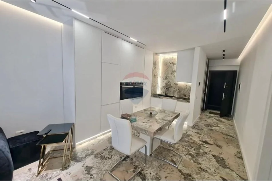 Tirane, jepet me qera apartament 1+1+Ballkon , 800 m² 1.200 € 