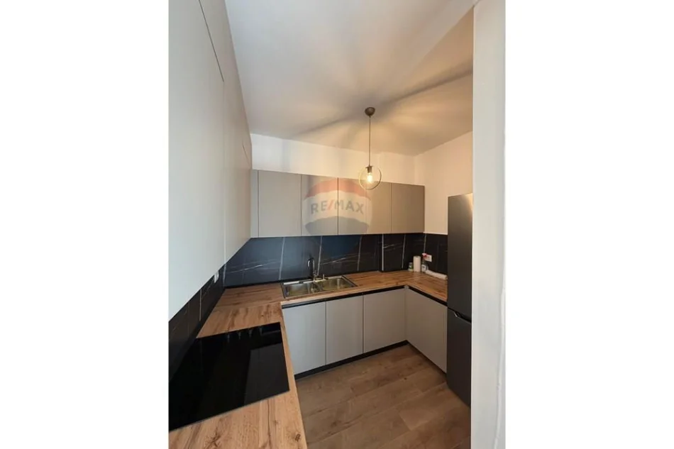 Tirane, jepet me qera apartament , 107 m² 840 € 