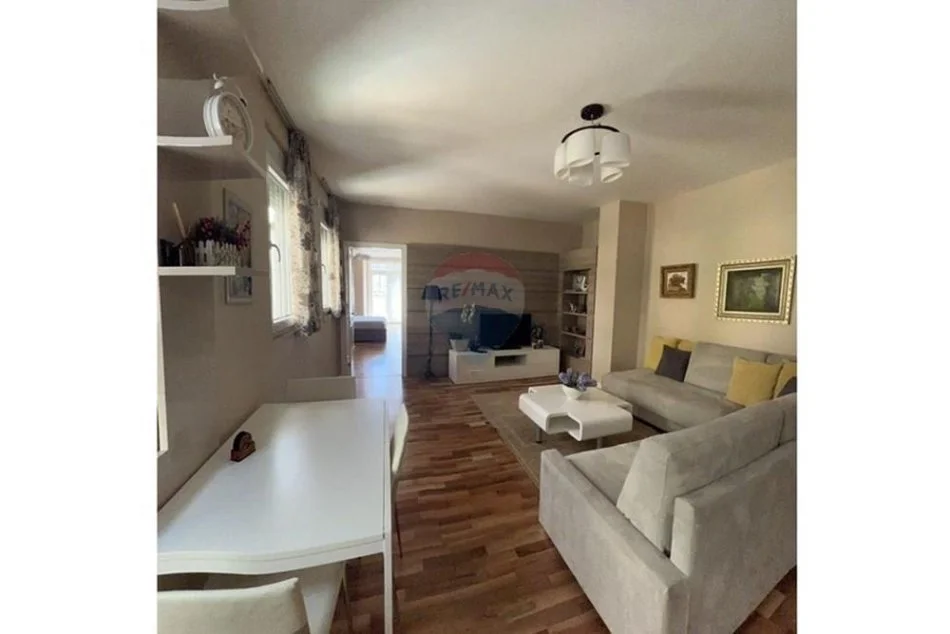 Tirane, jepet me qera apartament 1+1 , 94 m² 730 € 