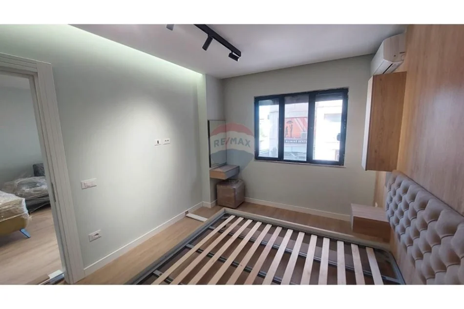 Tirane, jepet me qera apartament 1+1 , 750 € 