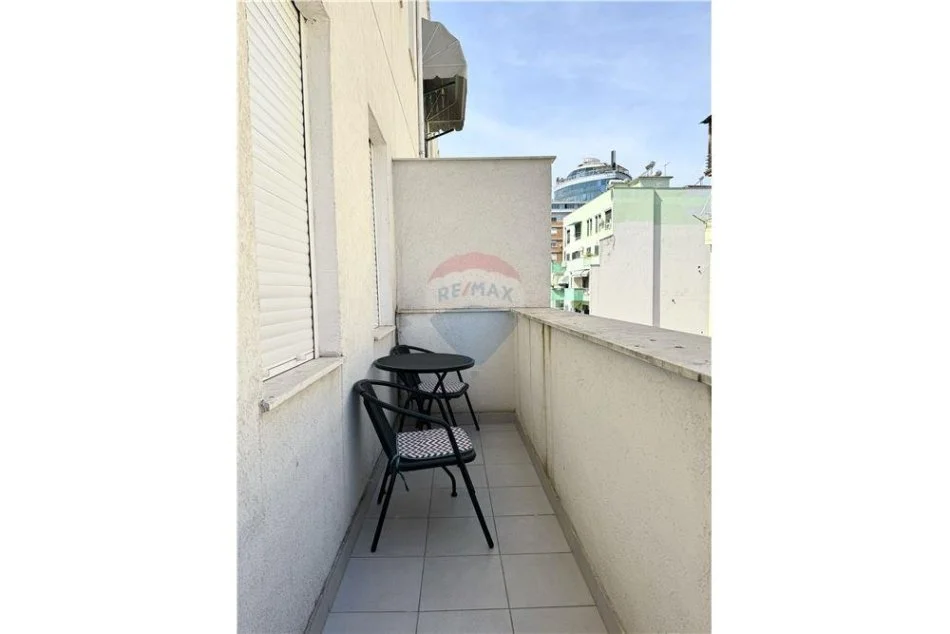 Tirane, jepet me qera apartament 1+1+Ballkon Kati 5, 56 m² 600 € (Rruga Saraceve)