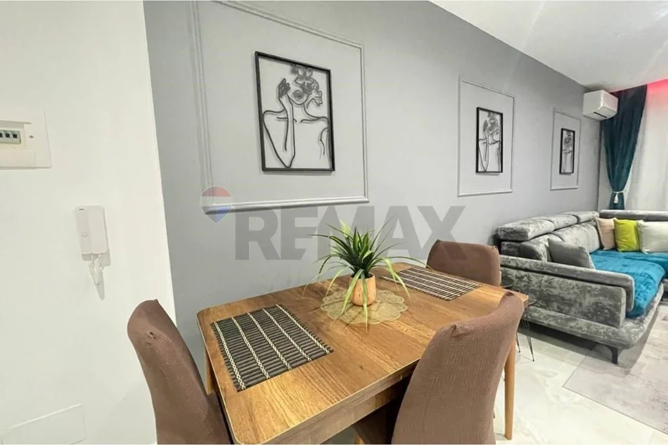 Vlore, jepet me qera apartament 1+1+Ballkon Kati 8, 79 m² 430 € (Rruga Lef Sallata, pran Shkolles se Muzikes, vlore)