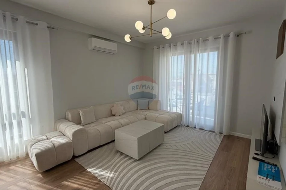 Tirane, jepet me qera apartament 2+1 , 105 m² 700 € (Porcelan)