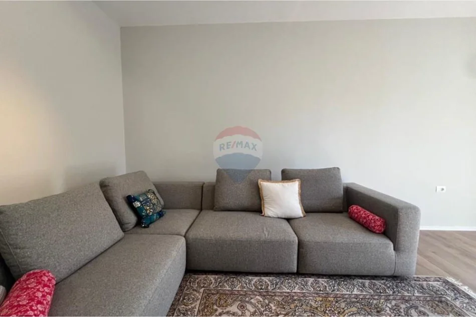 Tirane, jepet me qera apartament 1+1+Ballkon Kati 3, 72 m² 640 € (Mine Peza)