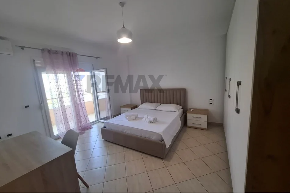 Vlore - Lungomare, jepet me qera apartament 2+1+Ballkon Kati 6, 98 m² 550 € (Rruga Cameria, Lungomare, Vlore)