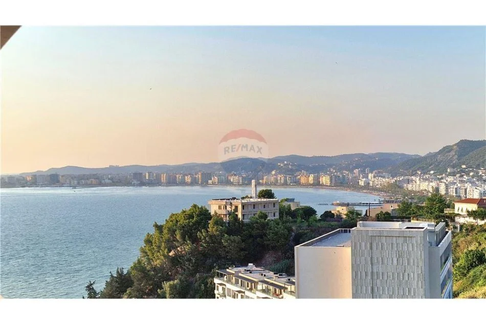 Vlore - Lungomare, shitet apartament 2+1 , 101 m² 243.360 € (Rruga Dhimitër Konomi, Vlore)