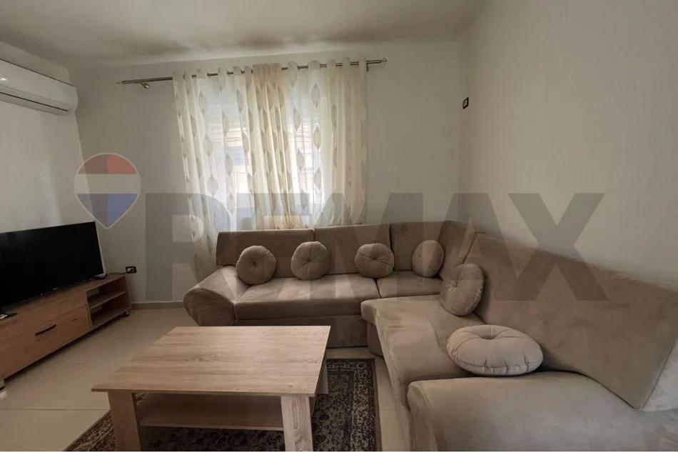Tirane, jepet me qera apartament 1+1 , 100 m² 599 €