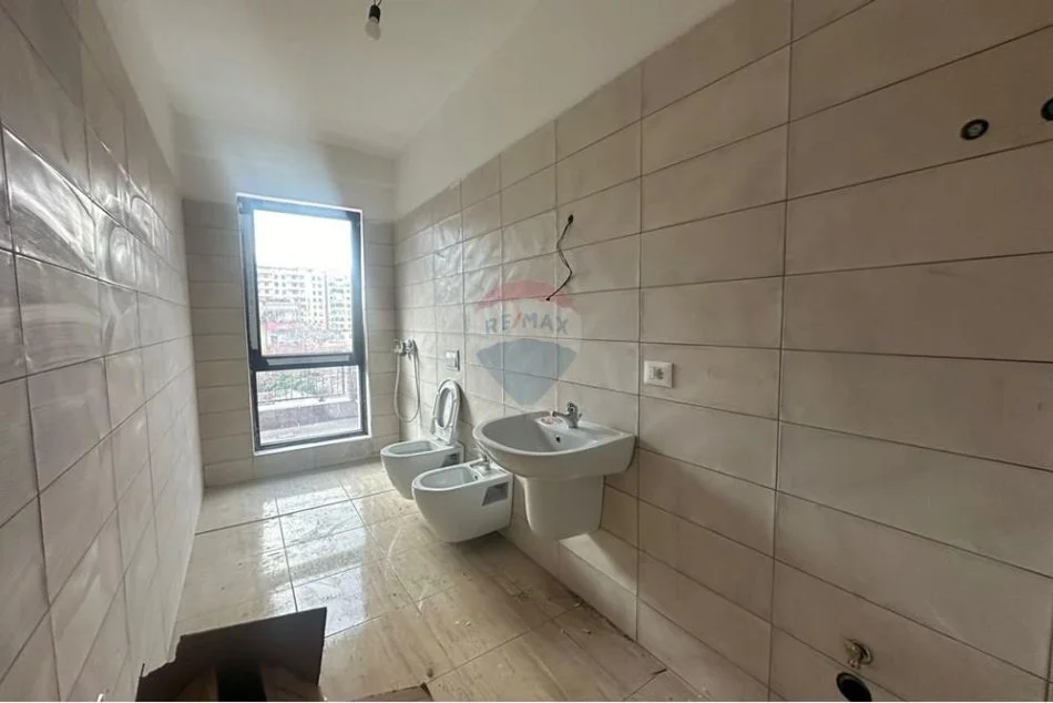 Tirane, jepet me qera apartament 2+1 , 105 m² 850 € (Rruga e Kavajes ID: 1003-222)