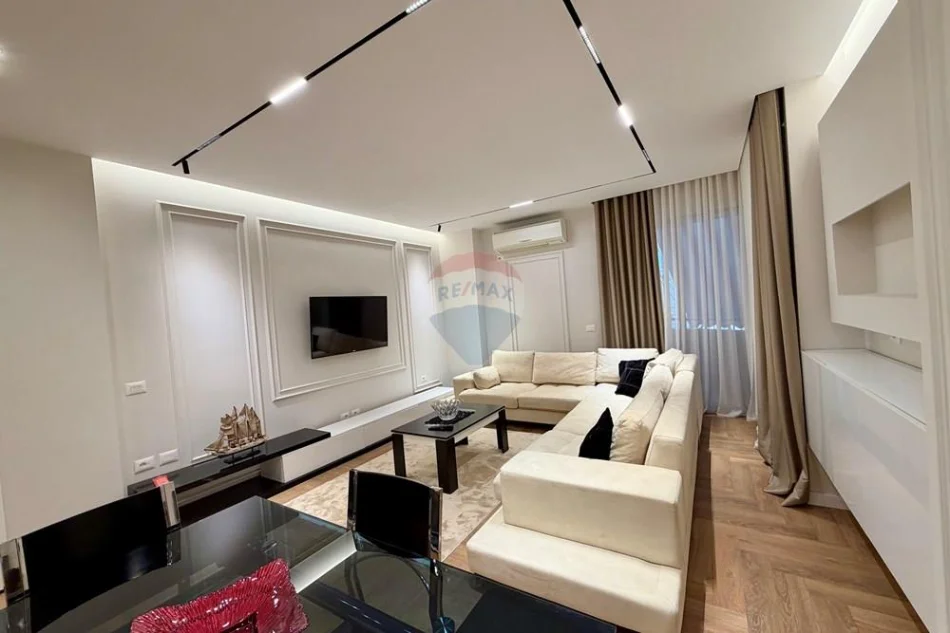 Tirane, jepet me qera apartament 2+1 Kati 5, 95 m² 945 € (Rruga Hoxha Tasim)