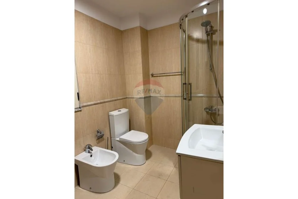 Tirane, shitet apartament 1+1+Ballkon Kati 5, 185.000 € (Rruga Petrp Korcari)