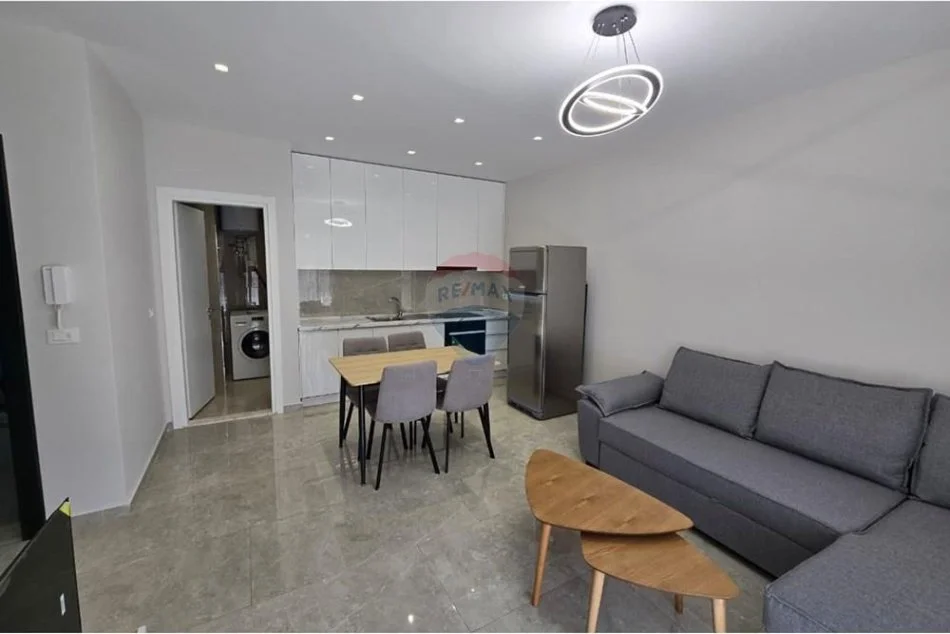 Tirane, jepet me qera apartament 1+1+Ballkon , 66 m² 550 € 