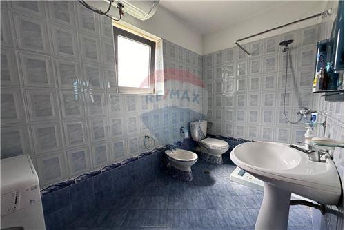 Tirane, jepet me qera apartament duplex 2+1 , 165 m² 600 € (21 Dhjetori, Shqipëri)