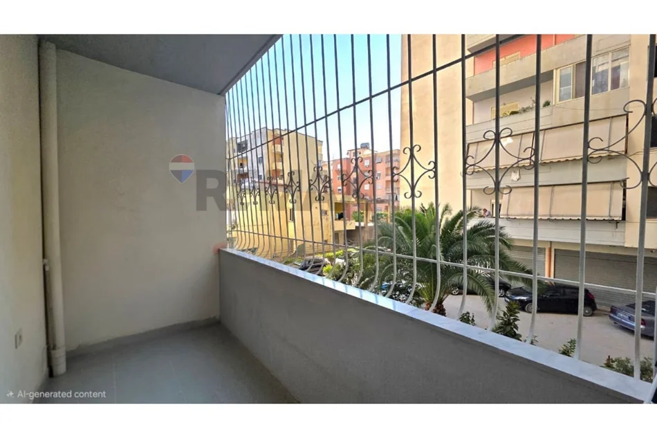 Vlore, jepet me qera apartament 1+1+Ballkon Kati 2, 95 m² 350 € (Rruga Hasan Kushta, Albano Romina, Vlorë)