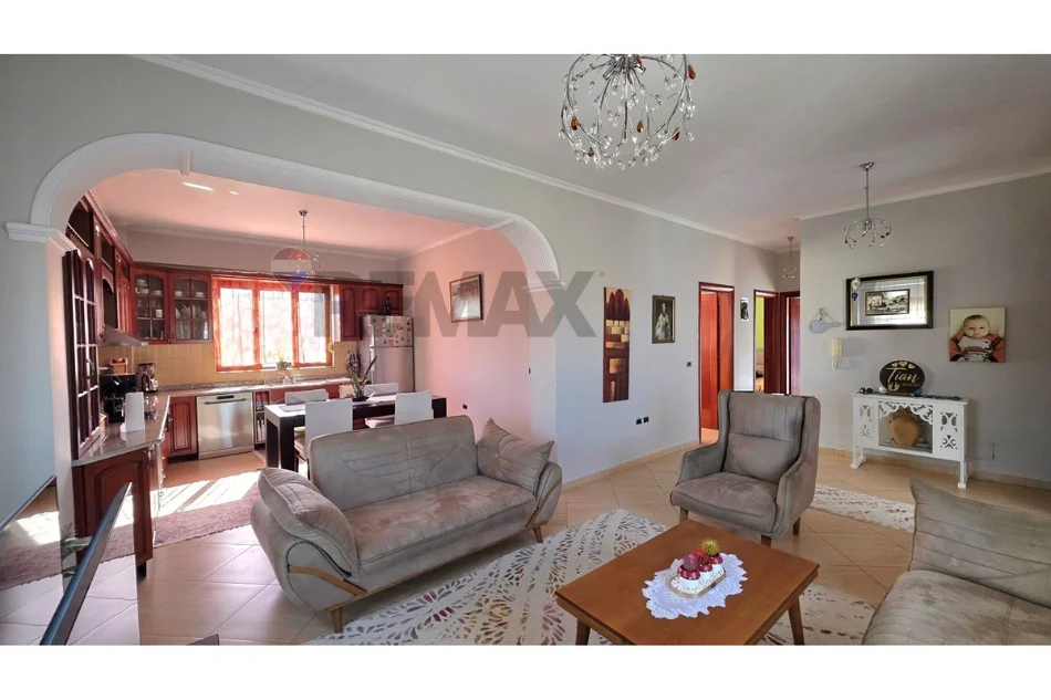 Vlore, shitet apartament 3+1+Aneks+Ballkon Kati 5, 170 m² 237.000 € (Rruga Dush Strati, pranë Zjarrfikëses)