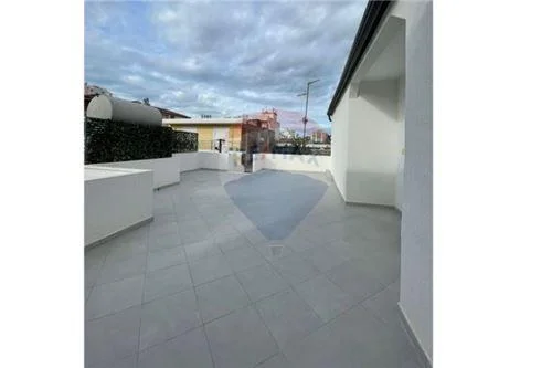 Vlore, shitet apartament 2+1+Ballkon Kati 2, 200 m² 122.000 € (Gjyqi Vjeter)