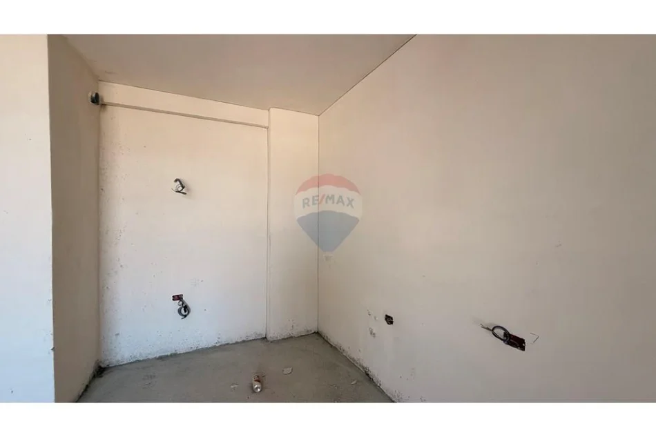 Tirane, shitet garsonier , 80 m² 90.000 € 