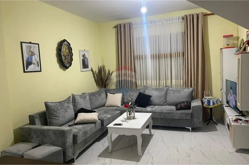 Tirane, shitet Vile , 500 m² 400.000 € 