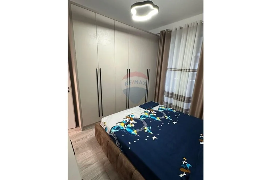 Tirane, jepet me qera apartament 1+1 , 70 m² 