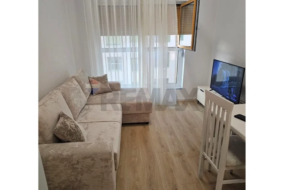 Tirane, jepet me qera apartament 1+1 Kati 2, 65 m² 400 € (kadiu)