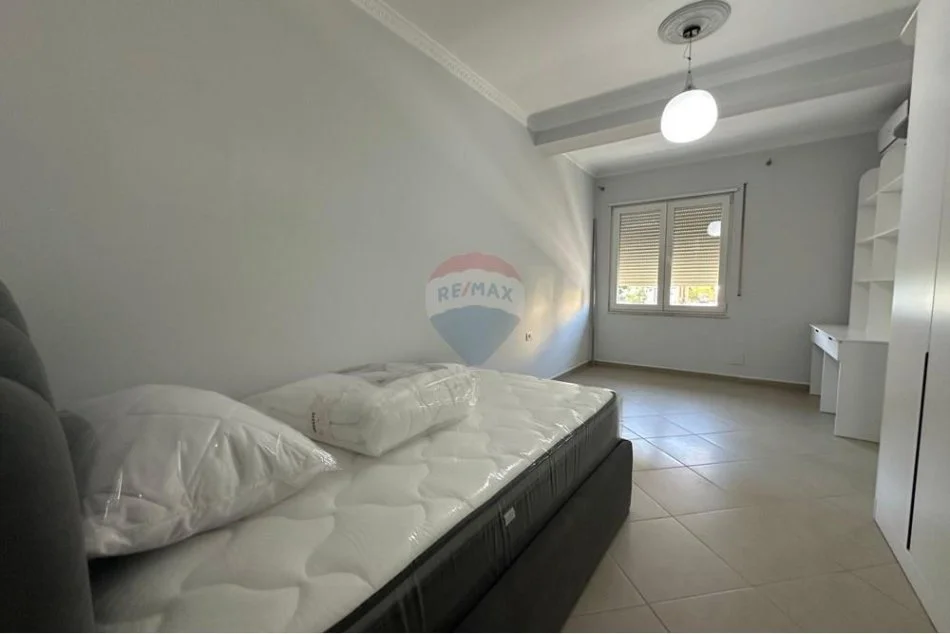 Tirane, jap me qera apartament 2+1+Ballkon , 111 m² 1.000 € 