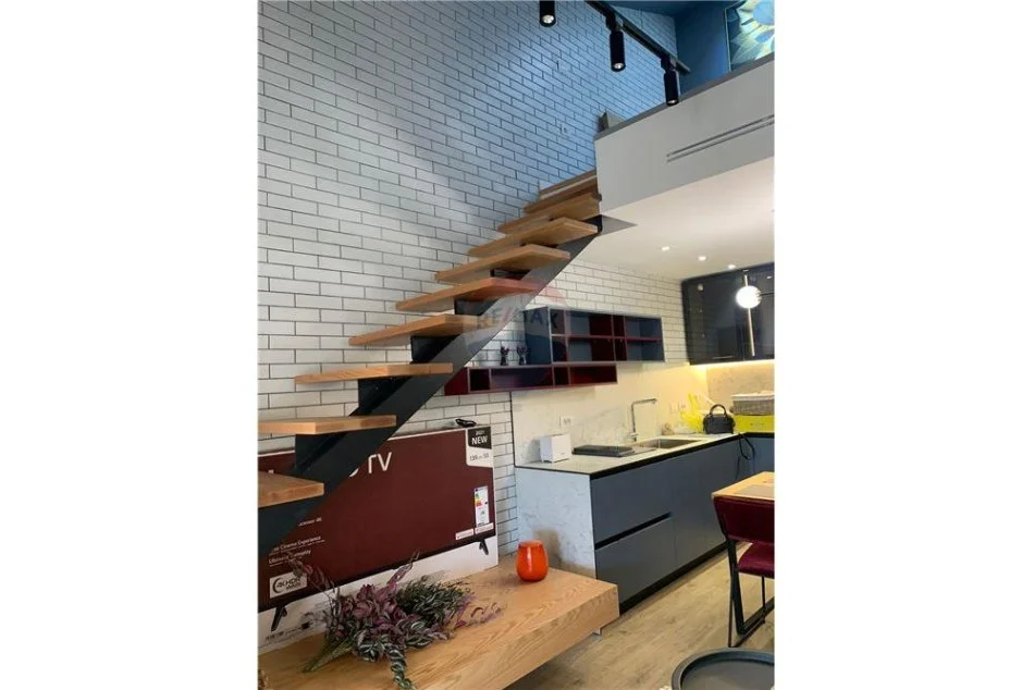 Tirane, jepet me qera apartament duplex Dublex , 95 m² 900 € (Rruga e Elbasanit)