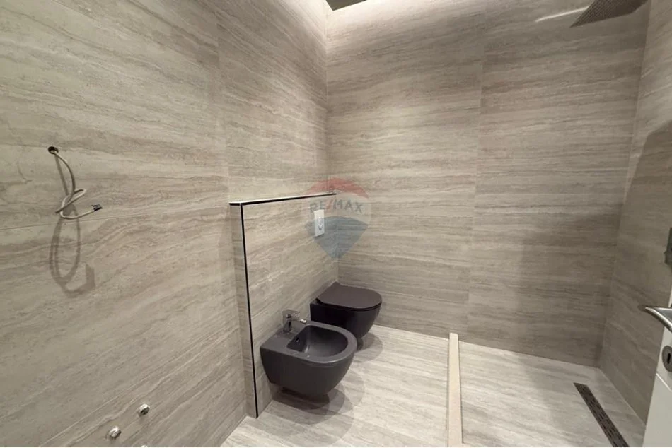 Tirane, shitet apartament 1+1+Ballkon , 58 m² 165.000 € 