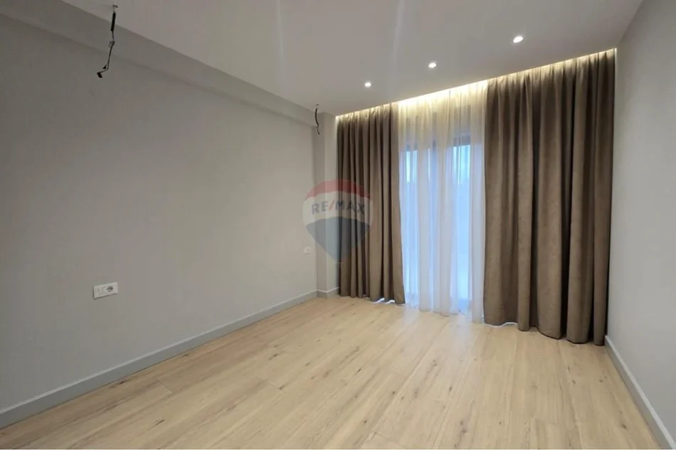 Tirane, shitet apartament , 98 m² 250.000 € 