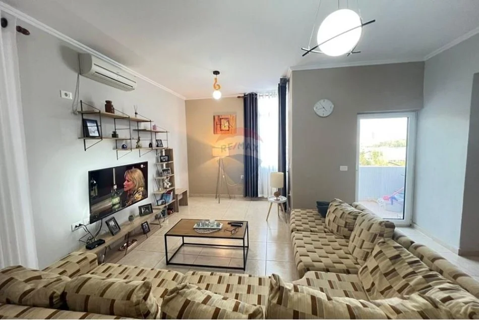 jepet me qera apartament 2+1+Ballkon   600€ (Kopshtit Zoologjik.)