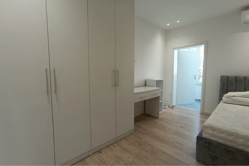 Tirane, jepet me qera apartament 2+1 Kati 3, 600 € (don bosco)