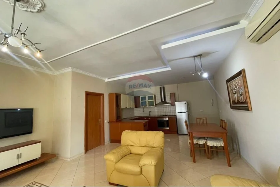 Tirane, jepet me qera apartament 2+1+Aneks+Ballkon , 115 m² 550 € 