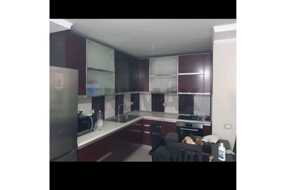 Tirane, jepet me qera apartament 2+1+Aneks+Ballkon Kati 3, 82 m² 550 € (irfan tomini)