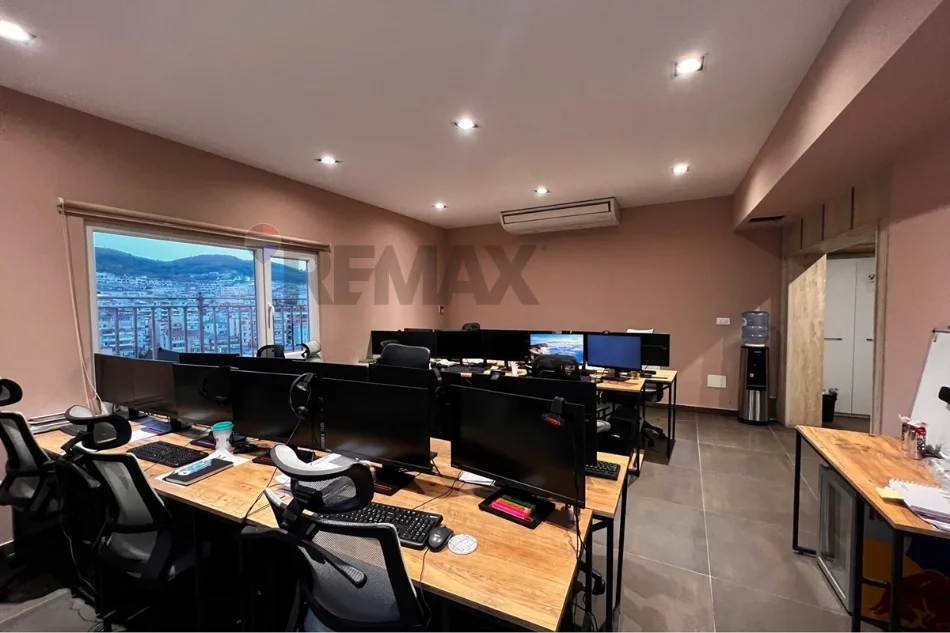 Tirane, jepet me qera zyre , 350 m² 3.500 € (Komuna e Parisit, Tiranë)