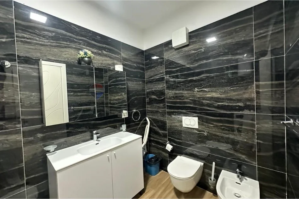Tirane, jepet me qera apartament , 75 m² 700 € 