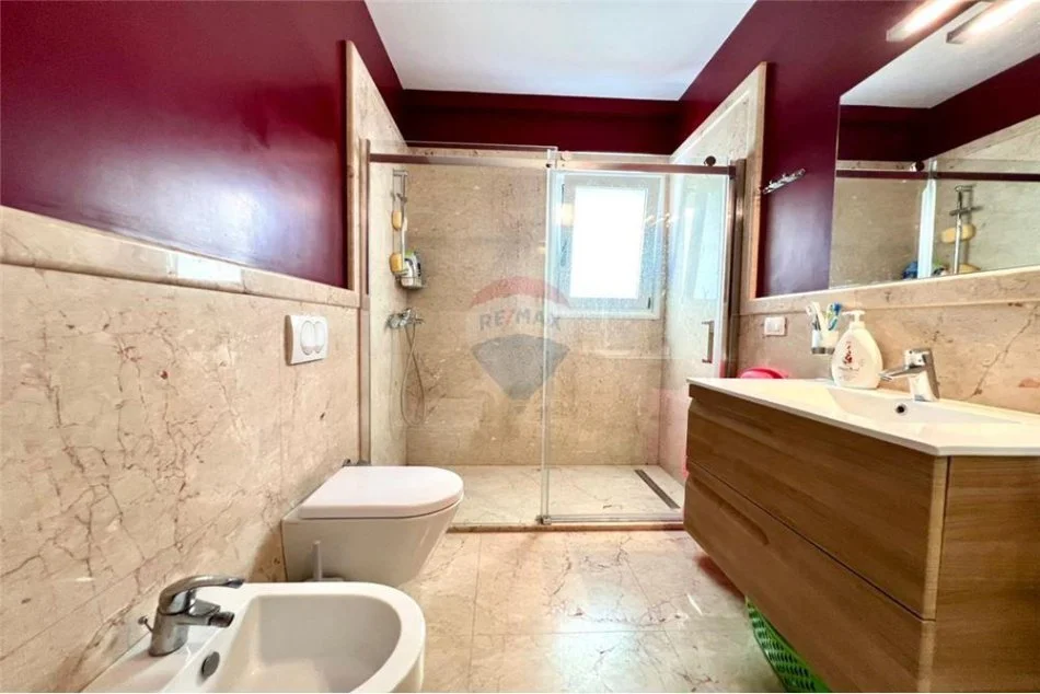 Vlore - Lungomare, jepet me qera 1+1 , 74 m² 450 € (Rruga Dhimitër Konomi, Lungo Mare, Vlorë)