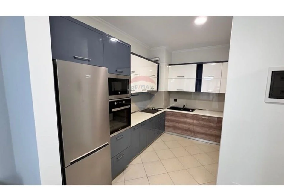 Tirane, jepet me qera apartament 2+1 , 88 m² 800 € 