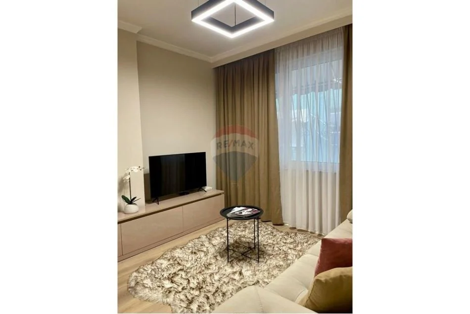 Tirane, jepet me qera apartament 1+1 , 65 m² 900 € (Blloku,Tirane)
