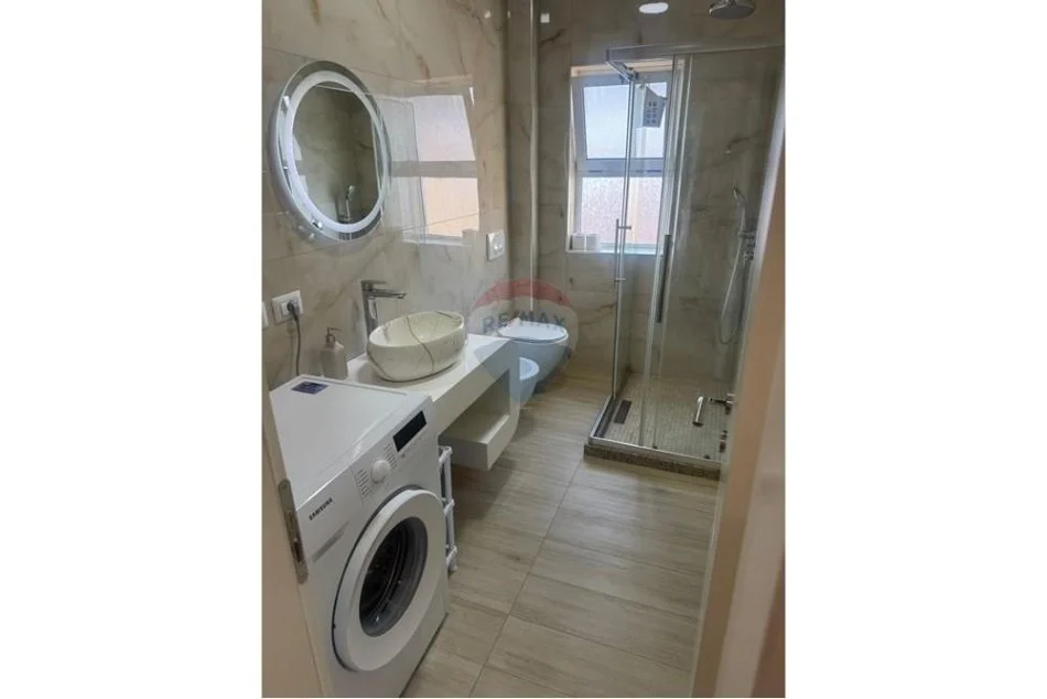 Tirane, jepet me qera apartament 1+1 , 58 m² 600 € (Rruga Ferit Xhajko)