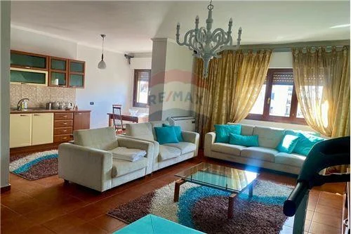 Tirane, jepet me qera apartament 2+1 Kati 10, 124 m² 600 € (Komuna e Parisit, Shqipëri)