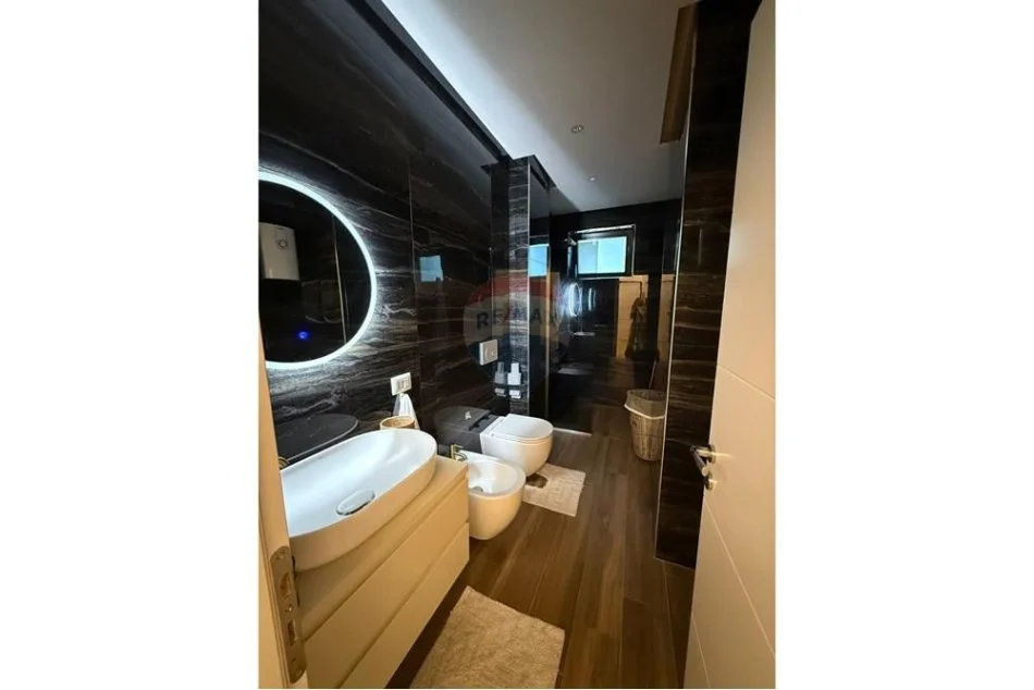 Tirane, jepet me qera apartament 2+1 , 85 m² 700 € (Astir)