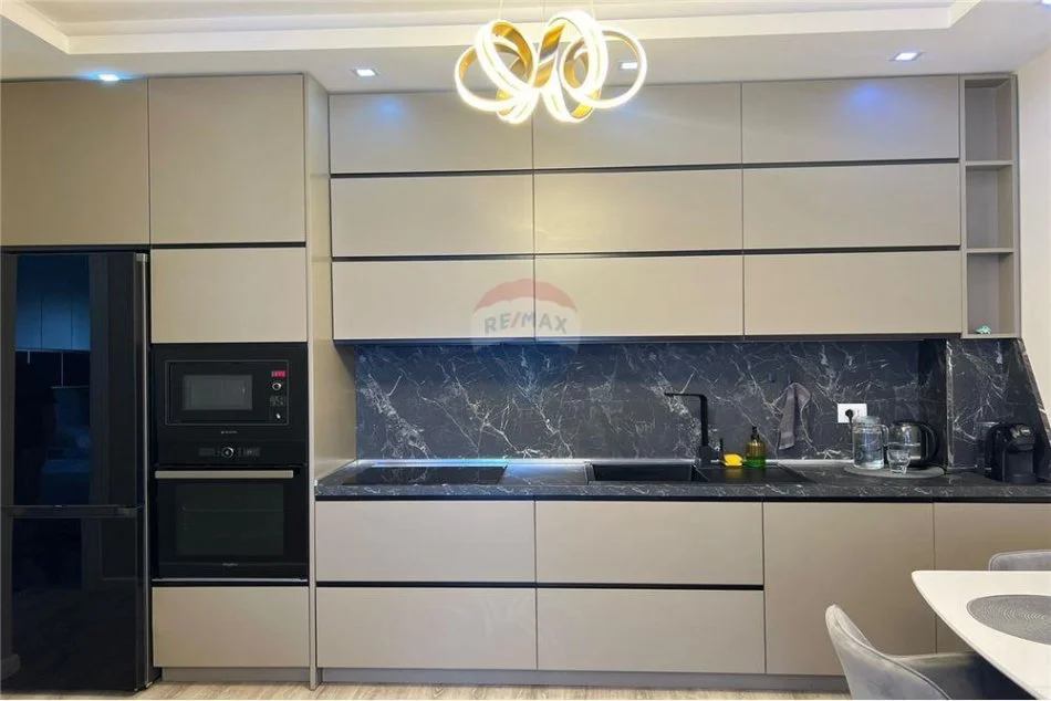 Tirane, jepet me qera 2+1 , 90 m² 900 € (Rezidenca Quartium - Hipoteka, Don Bosko, Tiranë)