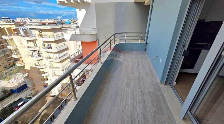 Vlore - Lungomare, shitet apartament 2+1+Ballkon Kati 9, 98 m² 230.000 € (Rruga Cameria, Lungomare, Vlore)