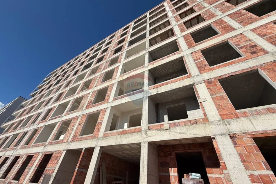 Tirane, shitet apartament 3+1+Ballkon Kati 8, 107 m² 91.000 € (Rreth rrotullimi i Ullirit)