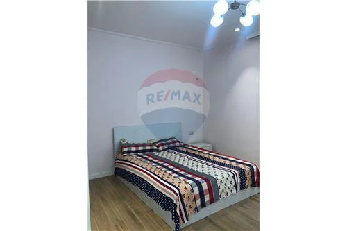 Tirane, jepet me qera apartament 1+1 90 m² 500 Euro (GLOBE)