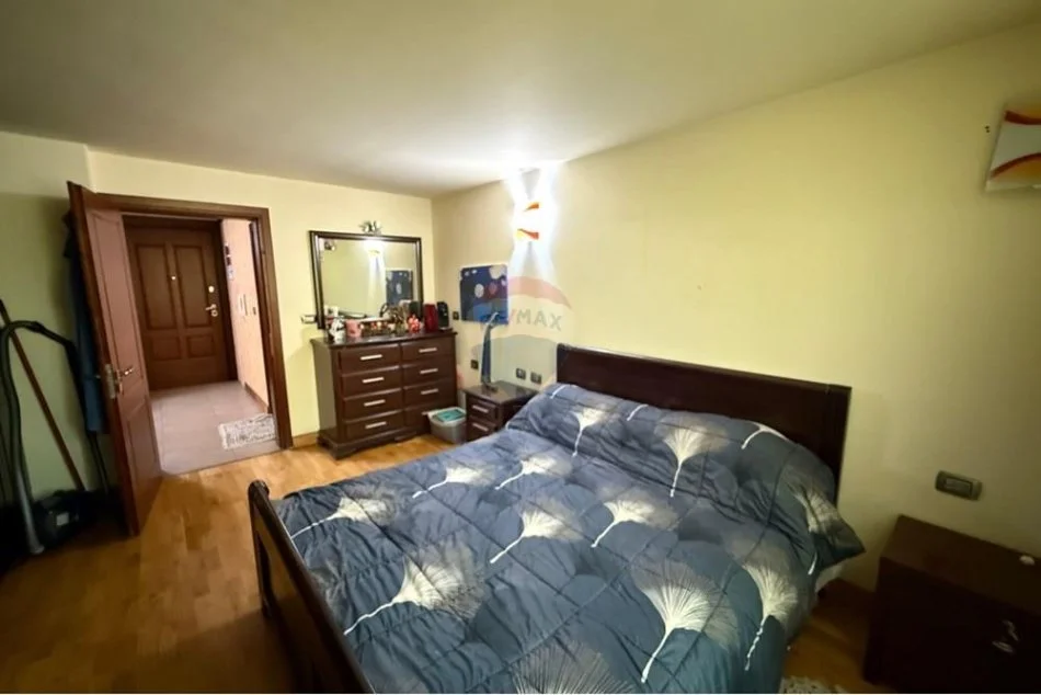 Tirane, shitet apartament 3+1+Ballkon , 234 m² 563.000 € 