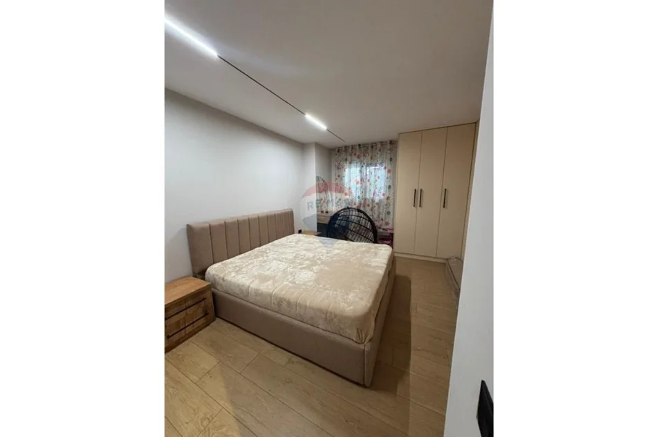 Tirane, jepet me qera apartament 1+1 , 36 m² 400 € 