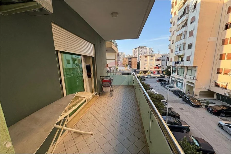 Vlore, shitet apartament 2+1 Kati 3, 102 m² 165.000 € (Rruga Hasan Kushta, Green Tower, Vlorë)