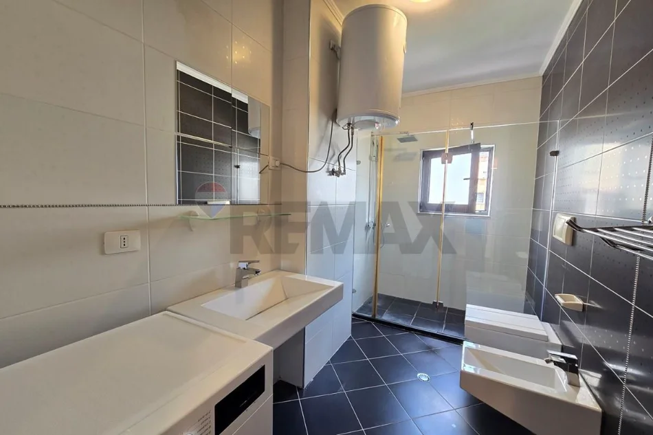 Tirane, jepet me qera apartament , 95 m² 1.000 € 